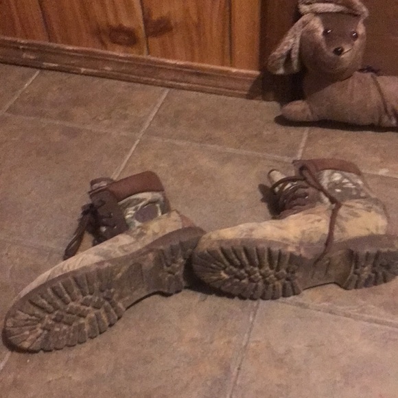 Mens 9.5 insulated camo hunting boots - Picture 2 of 4